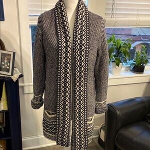 Women's Navy Blue and White Patterned Sweater